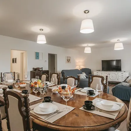 Holiday home 5 Bedroom Beautiful In Pula