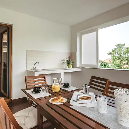 Holiday home 5 Bedroom Beautiful In