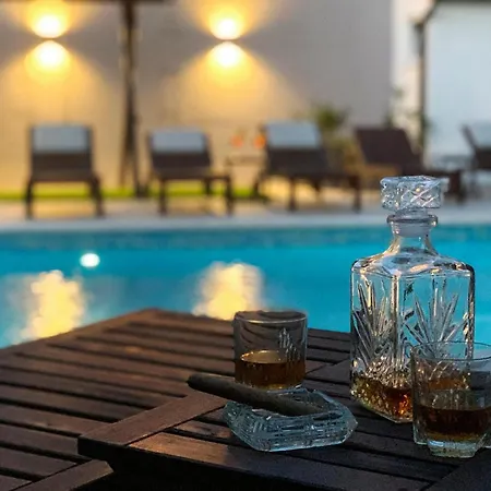 5 Bedroom Beautiful In Póla