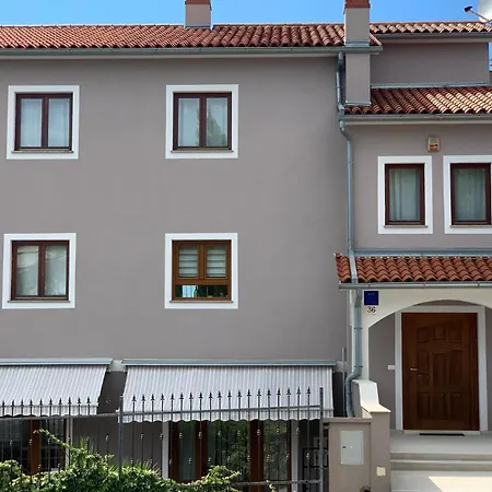 5 Bedroom Beautiful In