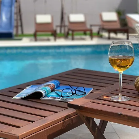 Holiday home 5 Bedroom Beautiful In Pula