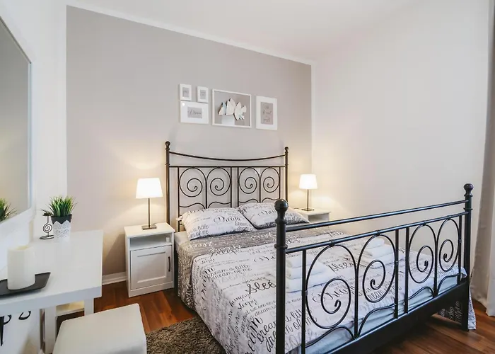 5 Bedroom Beautiful In