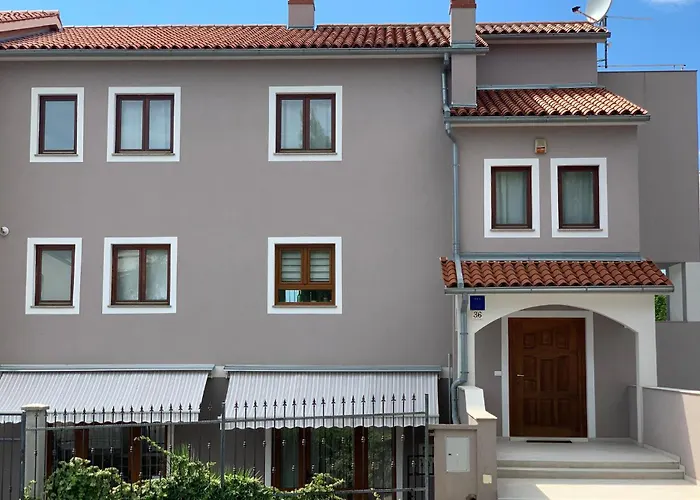 5 Bedroom Beautiful In