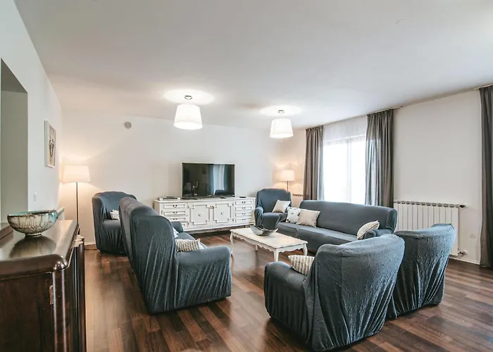 5 Bedroom Beautiful In 普拉