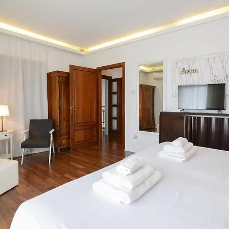 בית נופש Front In